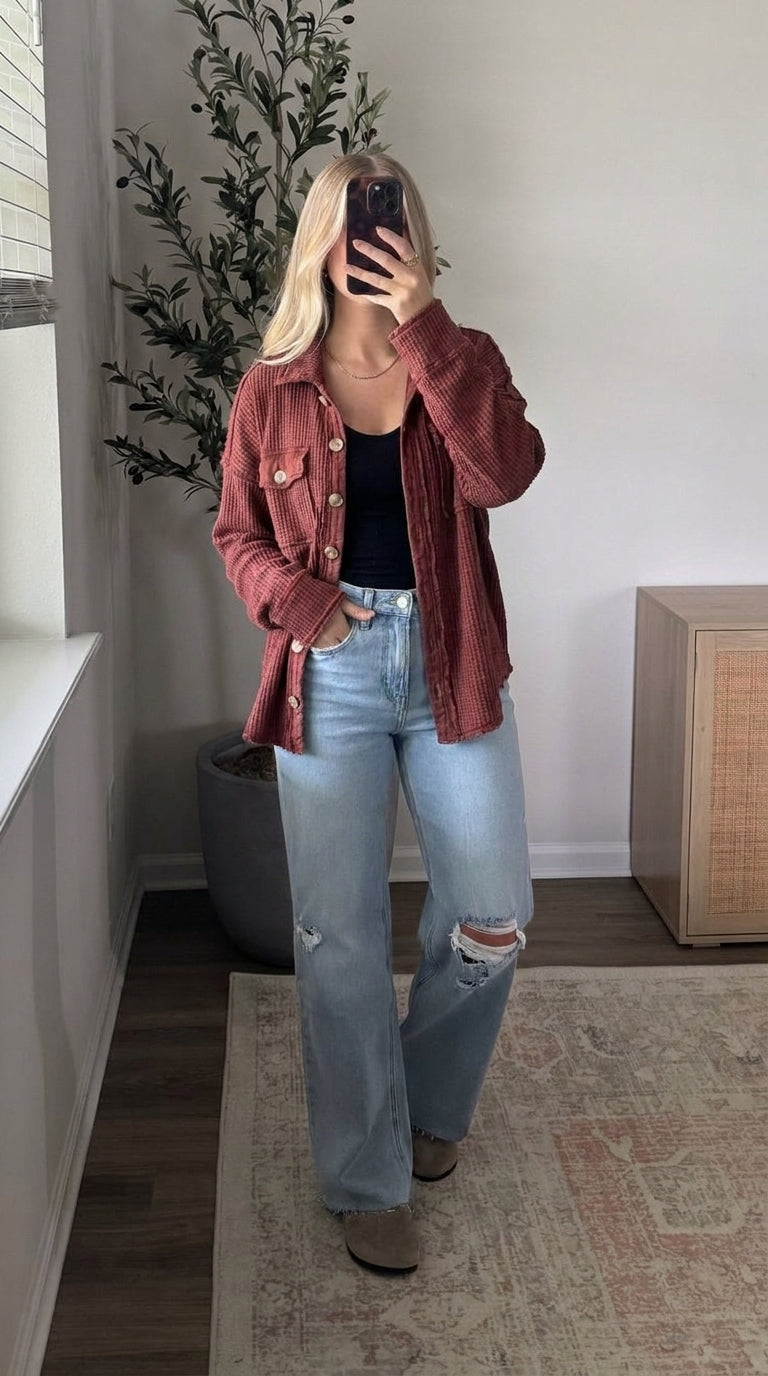 files/Woman_taking_mirror_selfie_202608121418_9959b1e5-8af8-4d7d-87a1-b85cc66ce074.jpg